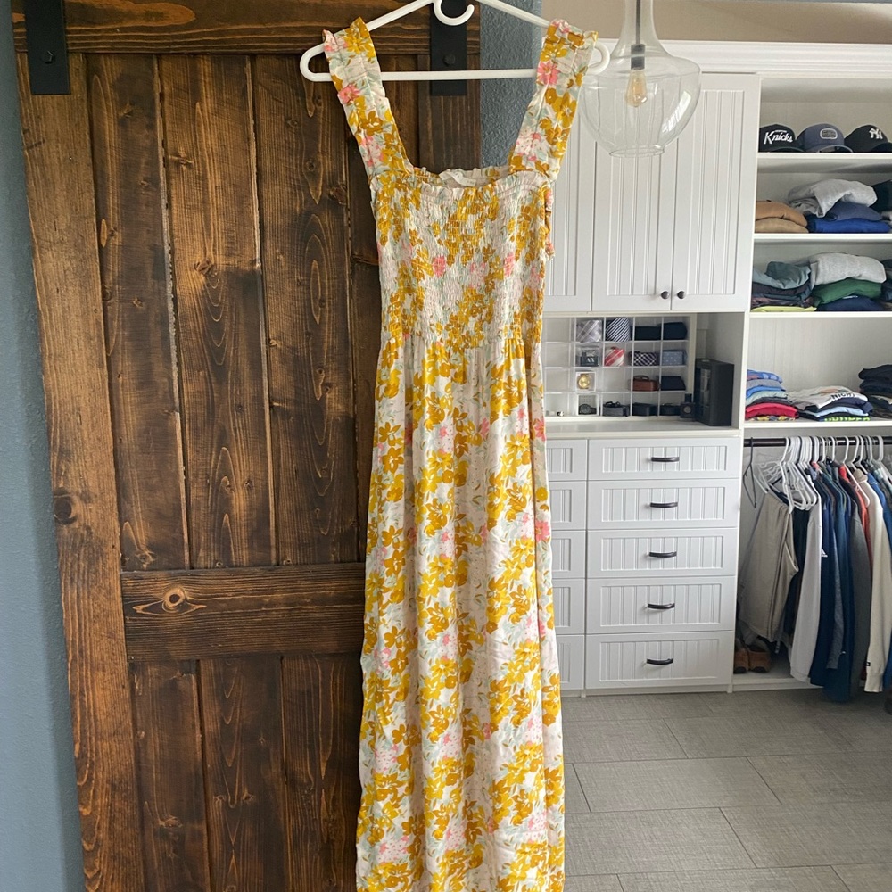 Lush Yellow and White Sleeveless Sundress